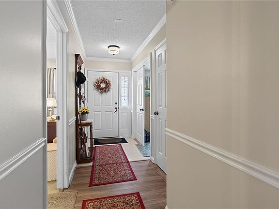4th image of 117 Three Notched Rd