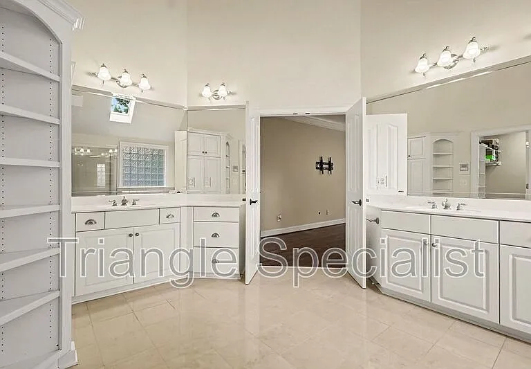 6121 Carlyle Dr — Photo 30