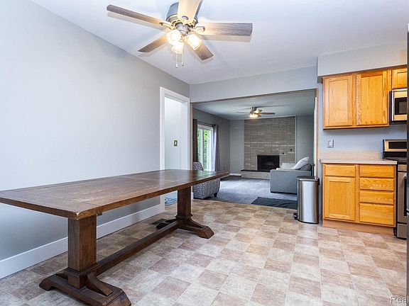 4th image of 15310 Irene St
