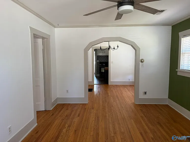 1118 Ward Ave NE — Photo 3
