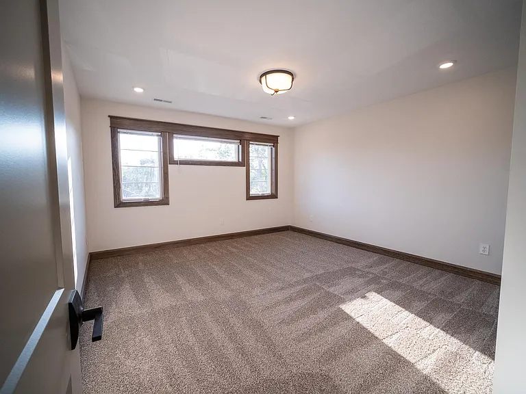 927 E Miller Dr — Photo 13