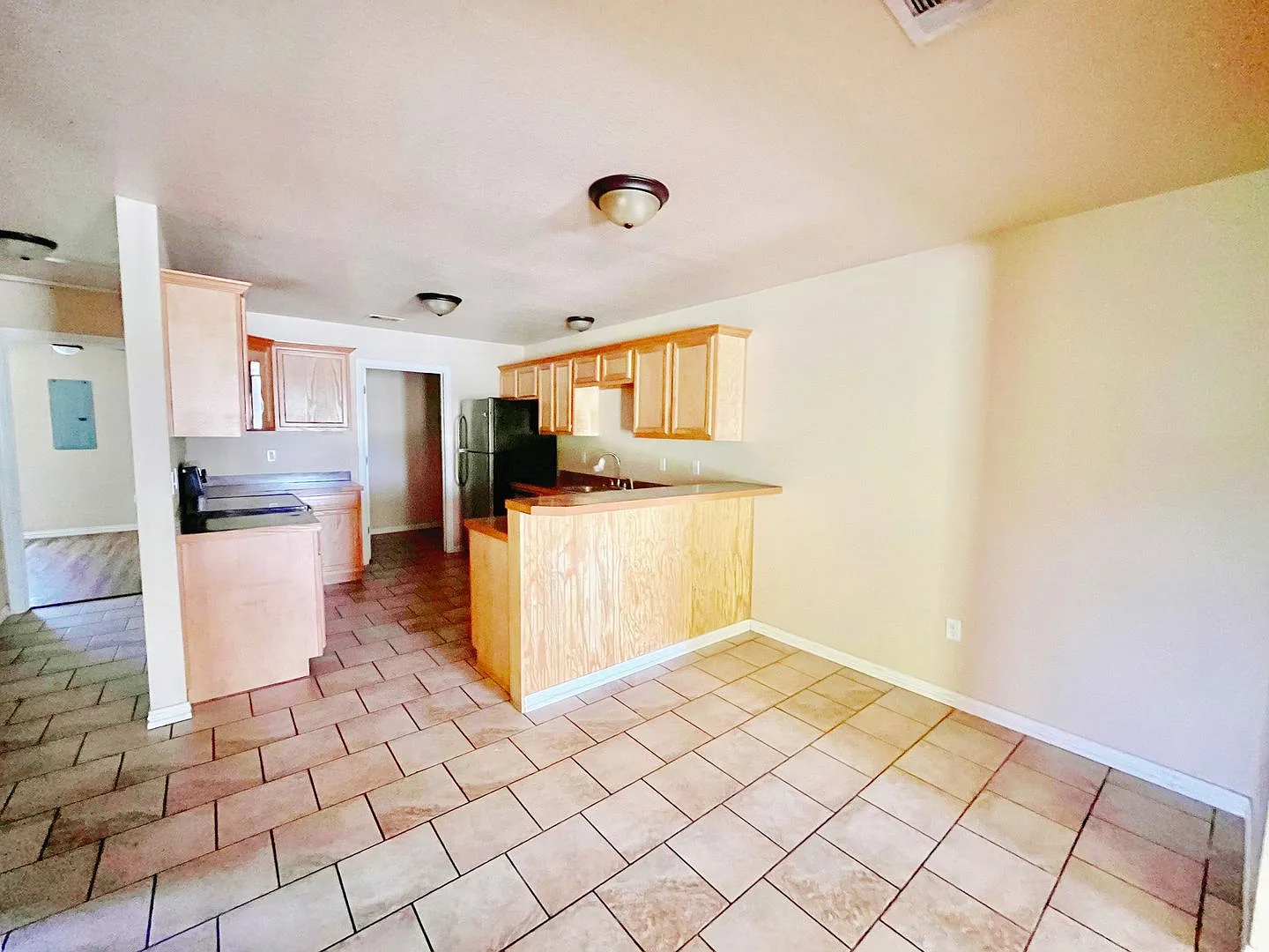 Beautiful 3/2duplex near Silo Schools — Photo 3