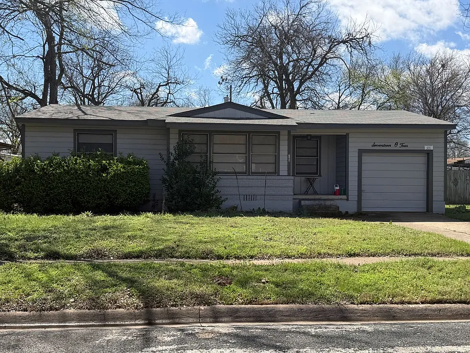 1704 Smith Dr