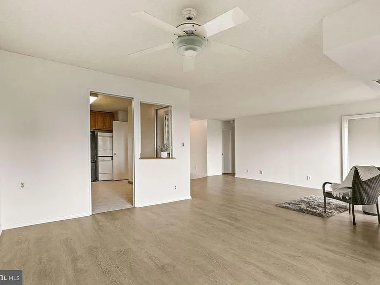 8370 Greensboro Dr #1010 — Photo 11