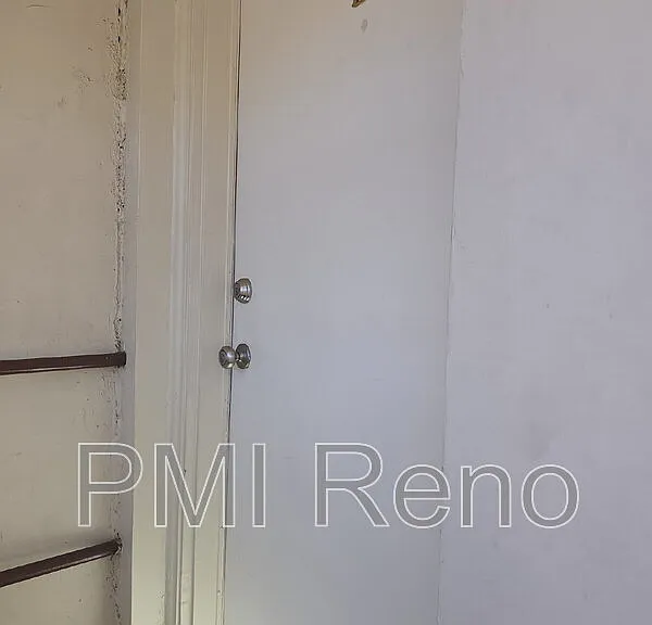 422 1/2 Saint Lawrence Ave #B — Photo 3