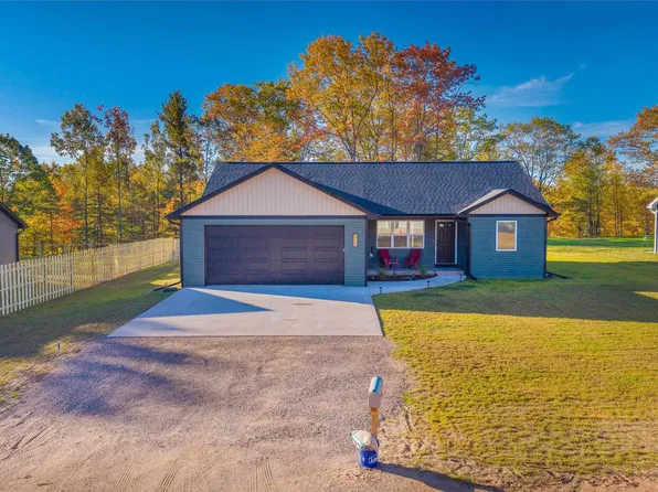 208 Sunset Dr, Negaunee, MI 49866