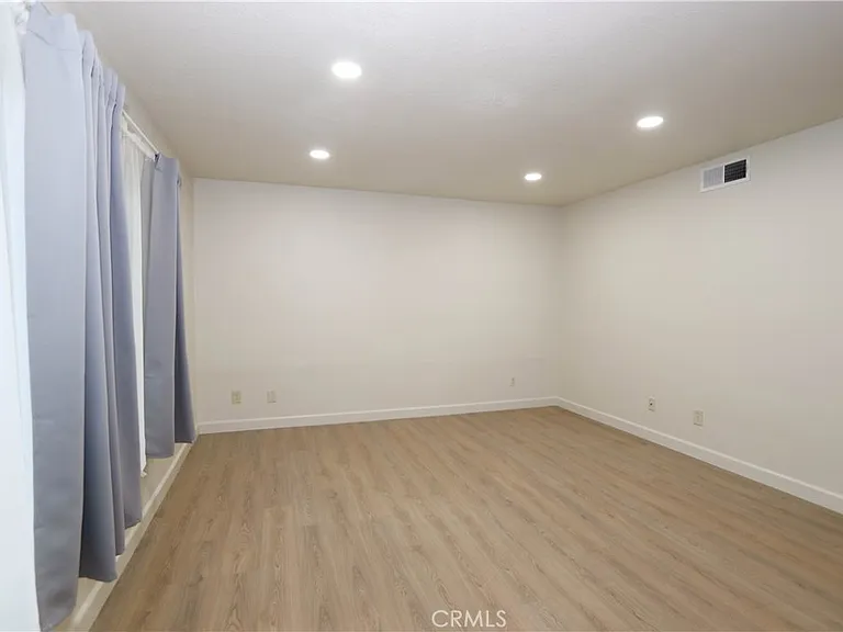 1014 Junipero Dr — Photo 3