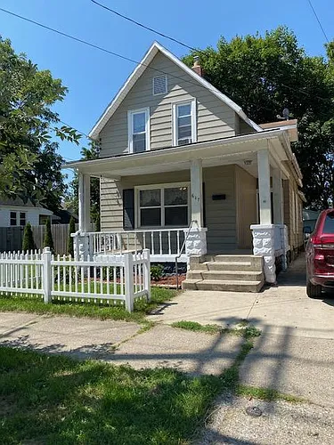617 Fremont Ave NW Photo 1