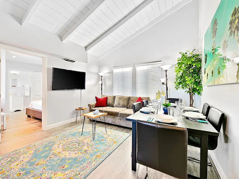 1320 W Balboa Blvd #B — Photo 6