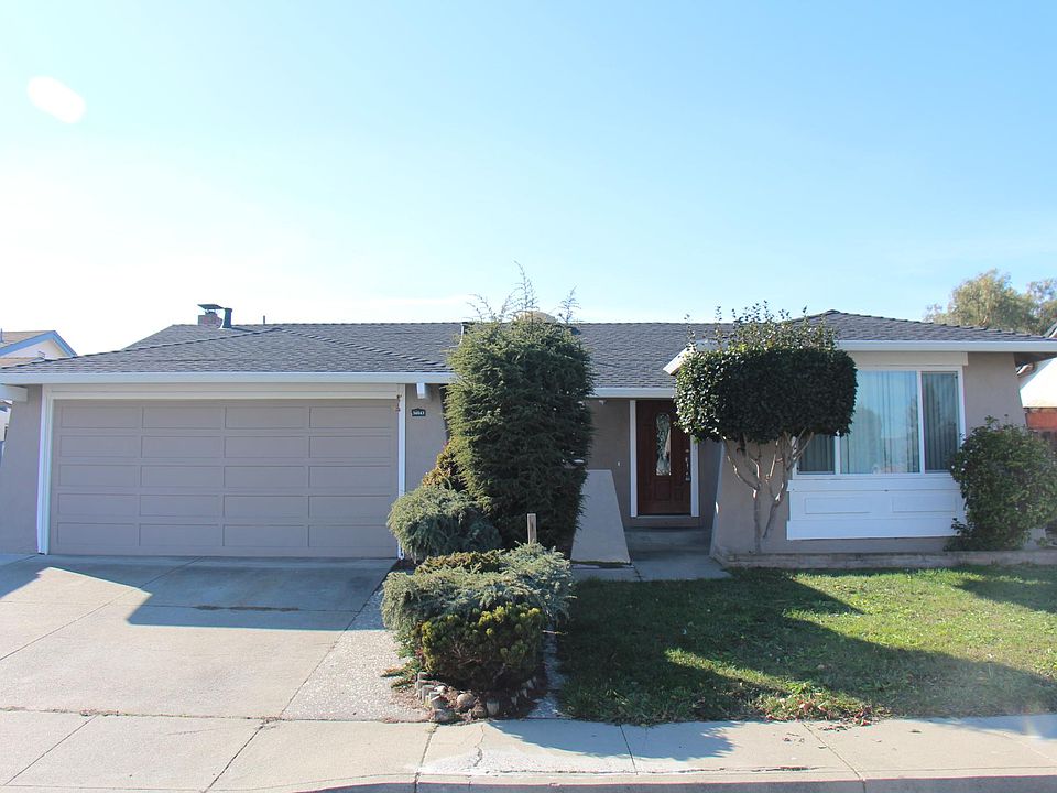 1st image of 34643 Gladstone Pl