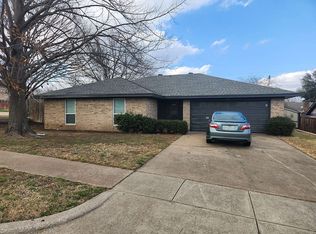 752 Springhill Dr, Hurst, TX 76054