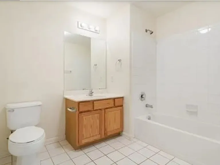 1018 Dogwood Ct — Photo 5