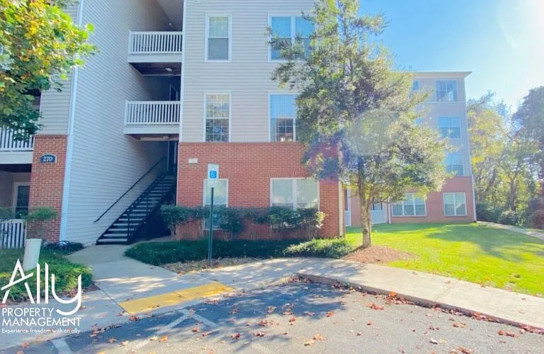 270 Riverbend Dr #1-1B — Photo 2