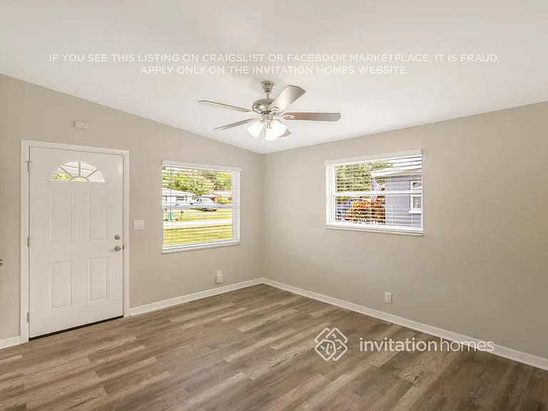 8648 79th Pl — Photo 2