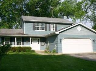 4111 Country Club Rd, Crystal Lake, IL 60012