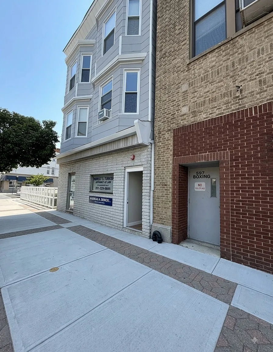 2 bed, 1200 sqft, $2,100 — Photo 2