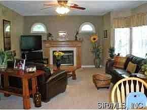 4th image of 301 Willow Creek Dr
