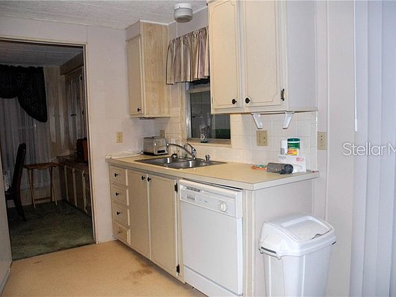 5th image of 946 Blue Heron Blvd
