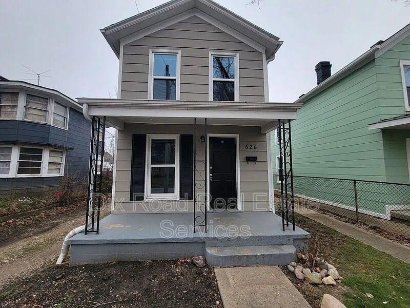 2 bed, 1.0 bath, 952 sqft, $1,095 — Photo 1