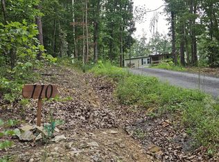 110 Quarter Horse Ln, Berkeley Springs, WV 25411