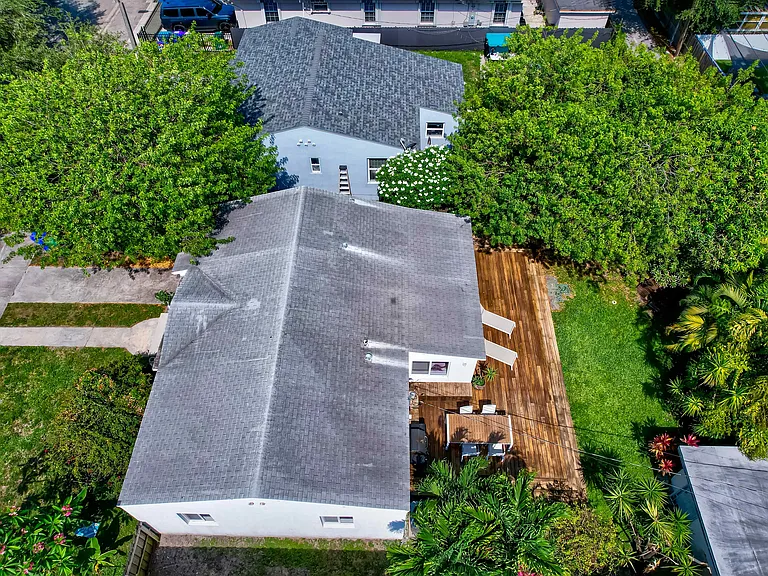 565 NW 49th St — Photo 3