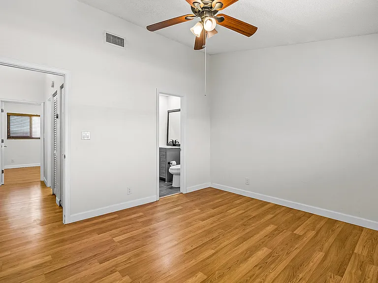 2700 S Oakland Forest Dr #305 — Photo 23