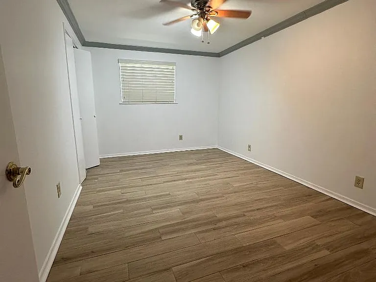 532 Oak Grove Ln — Photo 23