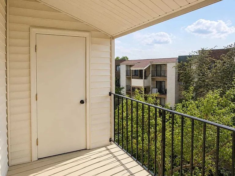 182 Waters Edge Dr #301 — Photo 9