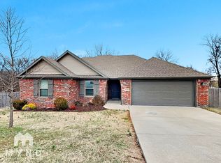 2120 Hunter Dr, Pea Ridge, AR 72751