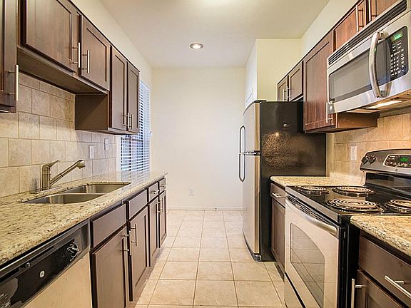 3rd image of 2255 Braeswood Park Dr APT 171