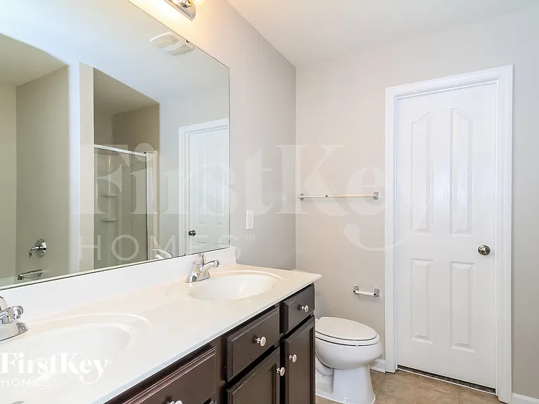 1438 Waverly St — Photo 9