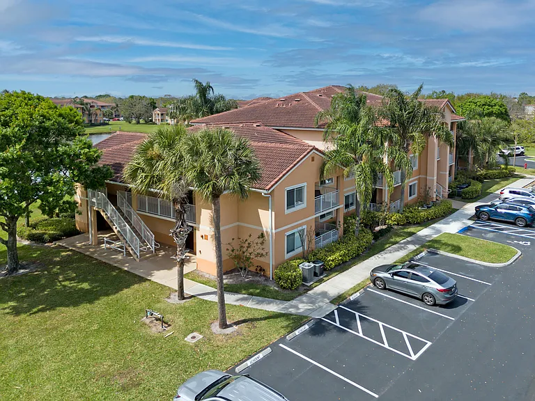 281 SW Palm Dr #102 — Photo 10