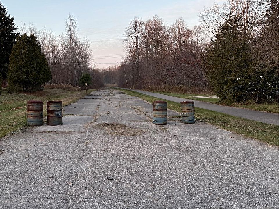 1st image of Metcalf Rd
