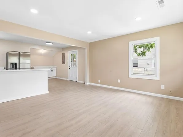 213 Shawen Dr, Hampton, VA 23669