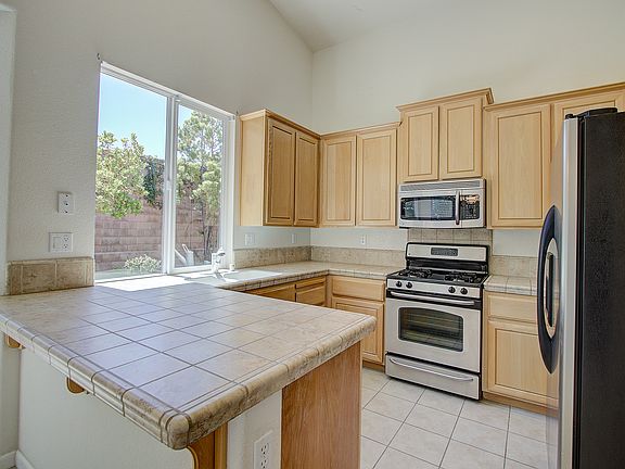 2nd image of 2034 Horseshoe Glen Cir