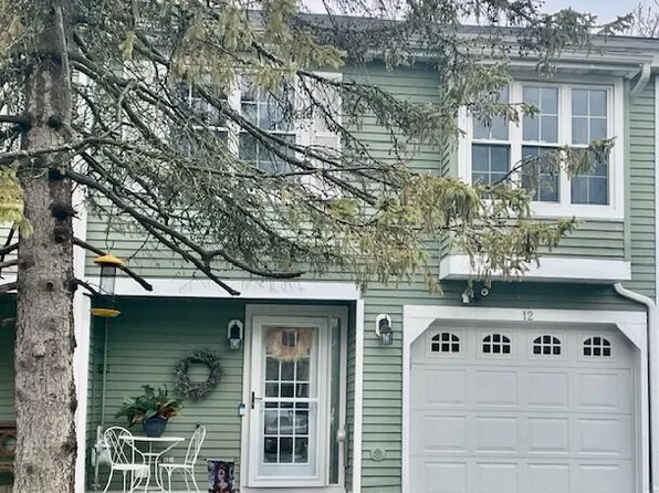 12 Stonehenge Square, Cohoes, NY 12047