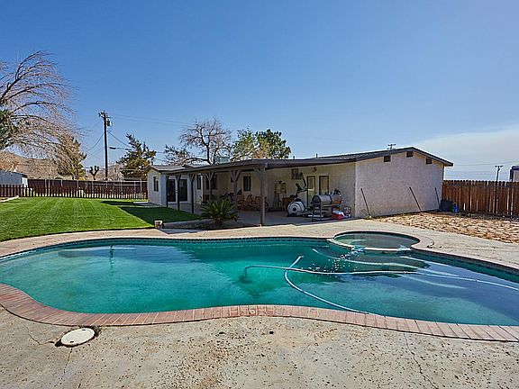 3rd image of 15215 Sherri Ln