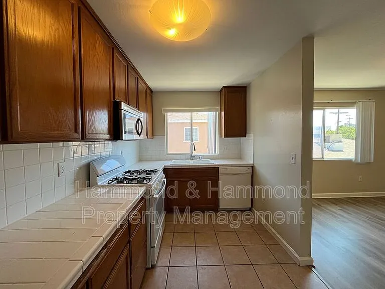 6916 Agnes Ave #4 — Photo 9