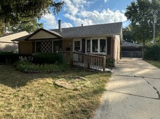 735 Geneva Ave, Romeoville, IL 60446