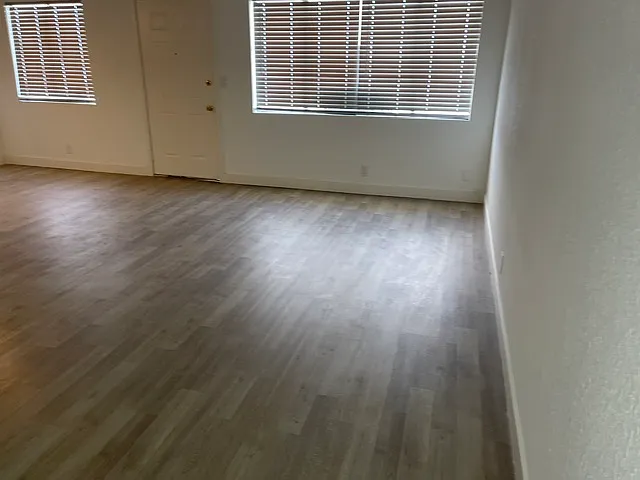 13427 Roselle Ave #7 — Photo 4