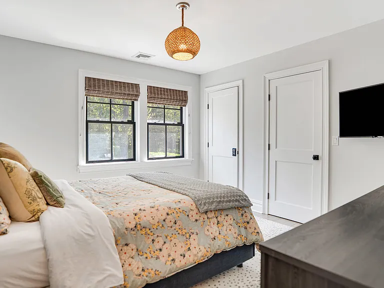 5 Montauk Avenue Ext — Photo 26