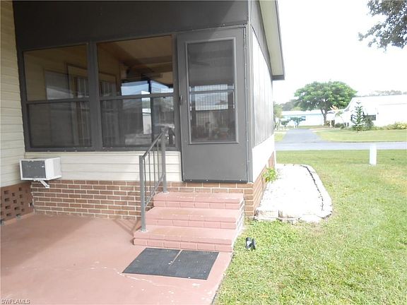 3rd image of 9865 Creekwood Ln