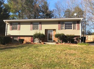 3757 Hummingbird Ln, Roanoke, VA 24018