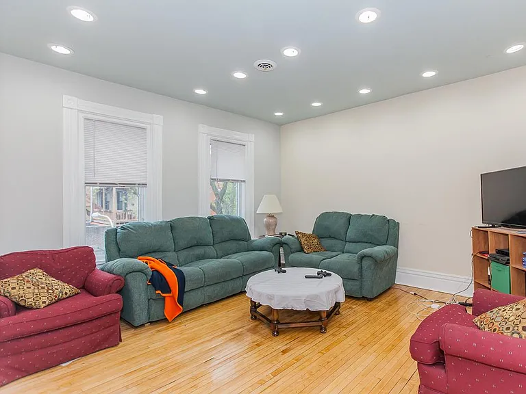 1116 W Roscoe St #2 — Photo 1
