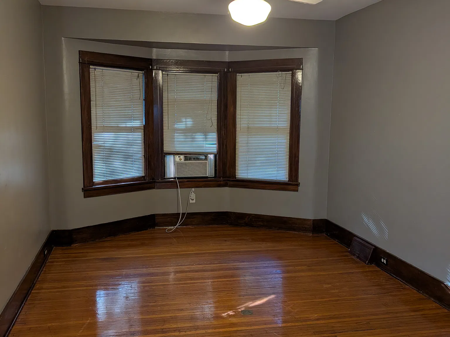 4 bed, 2.5 bath, 3000 sqft, $2,000 — Photo 2