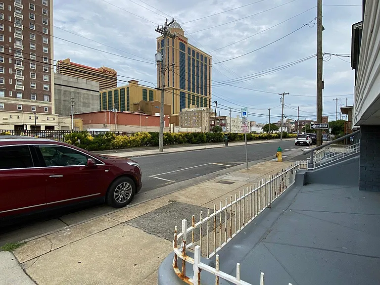 111 S California Ave — Photo 11