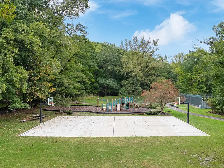 17767 Falling Leaves Rd — Photo 28