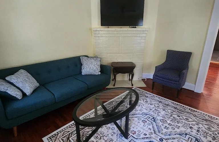 705 W Markham Ave #B — Photo 7