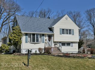 105 Lilyan St, Waldwick, NJ 07463