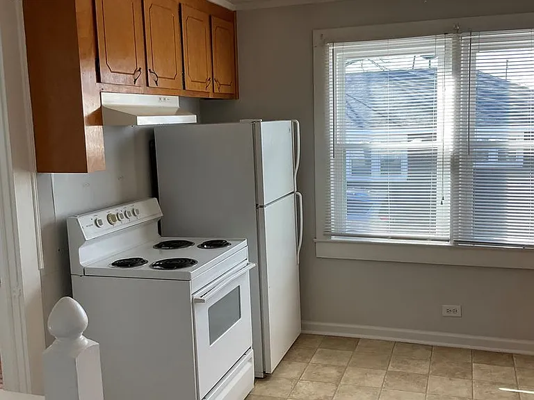 320 3rd St #5 — Photo 2